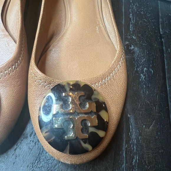 Tory Burch 6M Leather RoundToe Ballet Flat Tortoise Shell Logo Shoes - Picture 3 of 8